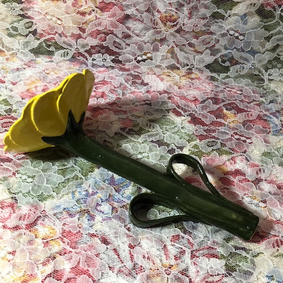 MANGO TREE STUDIOS Ceramic Yellow & Red Flower On Long Green Stem 8.25” New - Picture 5 of 9